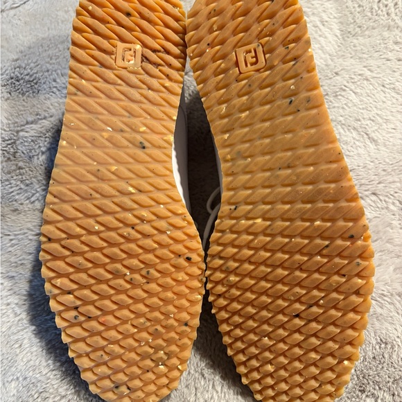 White Leather Women’s Golf Shoes - Picture 3 of 3